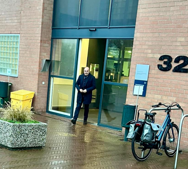 Hoxhaj viziton Thaçin e Veselin në Hagë: Po mbahen padrejtësisht pas nëntë dyerve të mbyllura