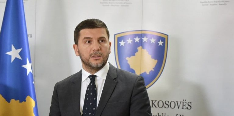 Krasniqi – studentëve: Merrini paratë e ndëshkojeni kryeministrin me votë