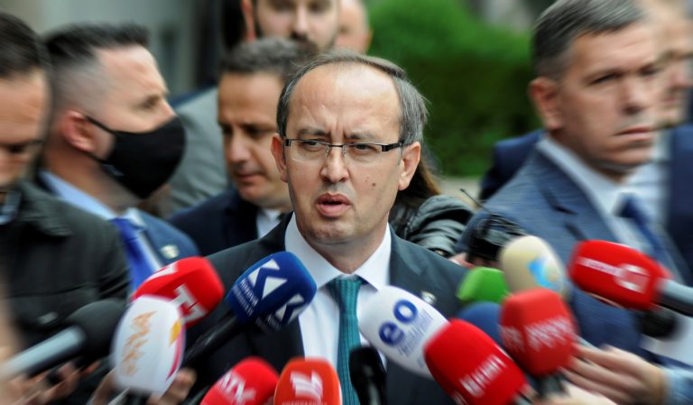 Hoti: Menaxhimi i parasë publike nga Qeveria Kurti është sikur në socializëm