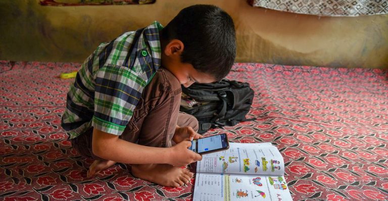 Në çfarë moshe duhet t’i jepni një telefon të menqur fëmijës tuaj