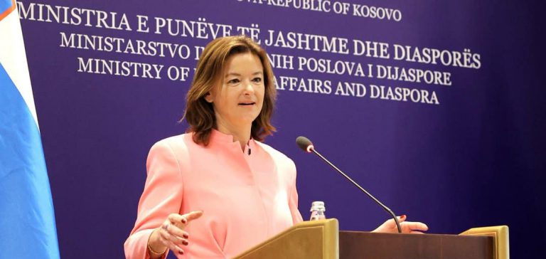 Fajon: Kosova e Serbia të arrijnë kompromis para zgjedhjeve të prillit