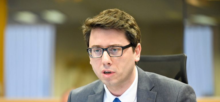 Murati: Deputetët e opozitës janë kundër faljes së 100 eurove të tatimit në pronë