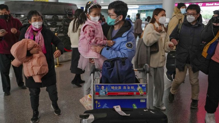 Kina mirëpret vizitorë për herë të parë në tre vjet