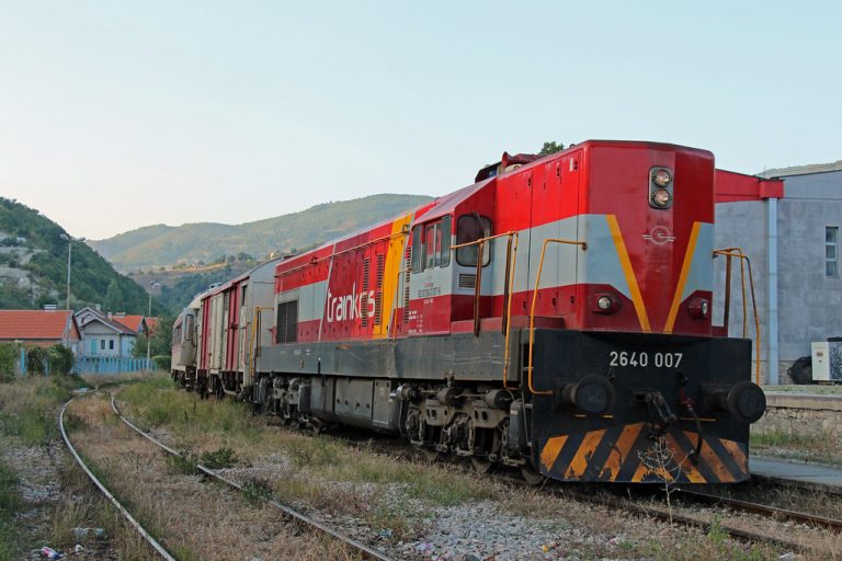 Dyshohet se u hodhën gurë në drejtim të trenit në Grabovc, lëndohet në kokë një 26 vjeçare