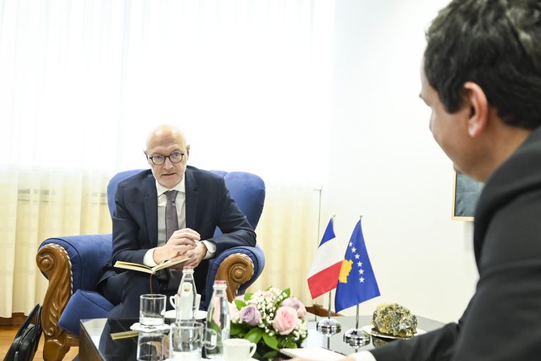Kurti bisedon për planin franko-gjerman me ambasadorin e Francës