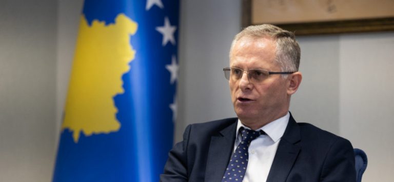 Bislimi thotë se Serbia refuzoi takimin trepalësh, fton Lajçakun të reagojë ndaj dezinformatave