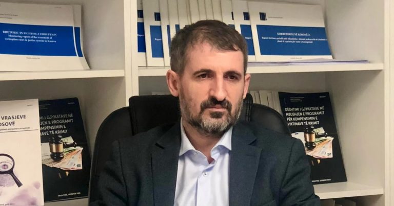 Miftaraj me kritika për europianët: Po përdorin gjuhë të butë ndaj Vuçiqit duke e lutur që të largojë ushtrinë nga kufiri