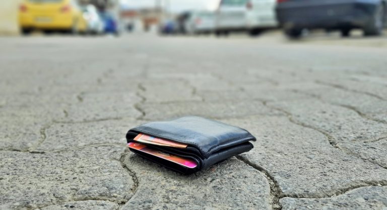 Mërgimtarit nga Prizreni i humb kuleta me dokumente të Gjermanisë, kërkon ndihmë për ta gjetur!