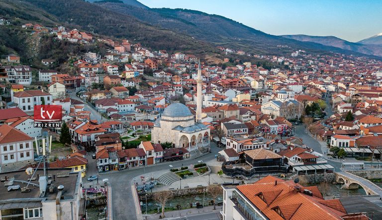 Sot mot me vranësira dhe me intervale me diell