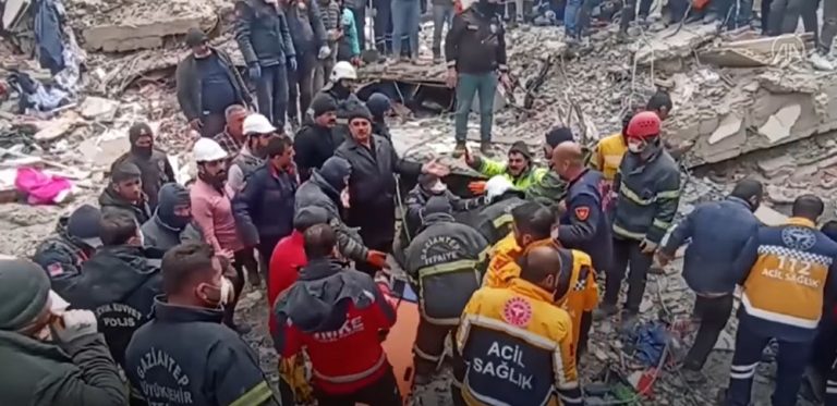 Shpëtohet një fëmijë 3 vjeçar që kaloi 158 orë nën rrënoja në Turqi