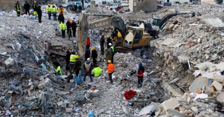 Arrin në mbi 50 mijë numri i të vdekurve nga tërmetet në Turqi