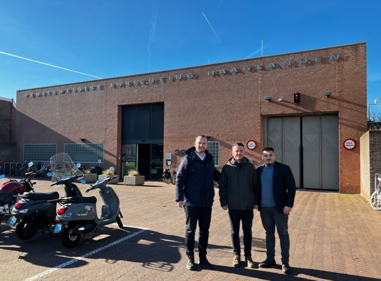 Dardan Molliqaj viziton ish krerët e UÇK-së në Hagë