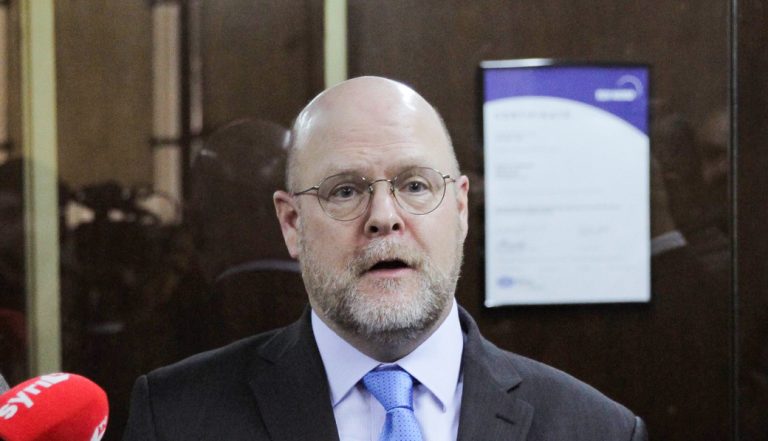 Hovenier shpreh shqetësimin: Dezinformimi në Kosovë, gjithnjë e në rritje