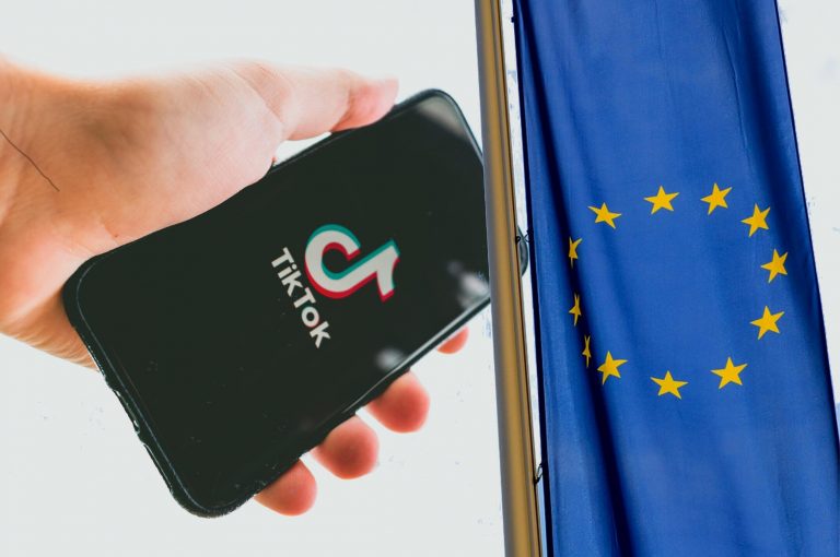 TikToku dhe 5 kompani kineze goditen nga ankesat e BE-së për privatësi