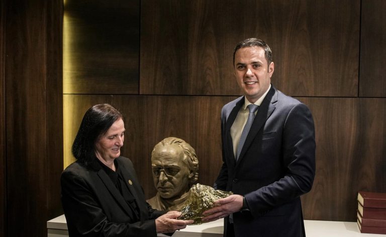 Lumiri 2 vjet në krye të LDK-së, familja e ish-presidentit Rugova i shkojnë në vizitë