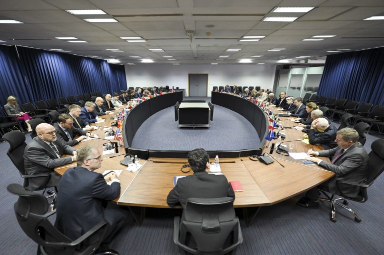 Qeveria jep detaje për takimin e Kurtit me ambasadorët në Kosovë