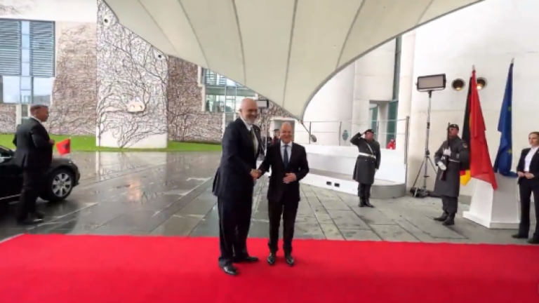 Rama pritet me nderime në Berlin nga kancelari Scholz