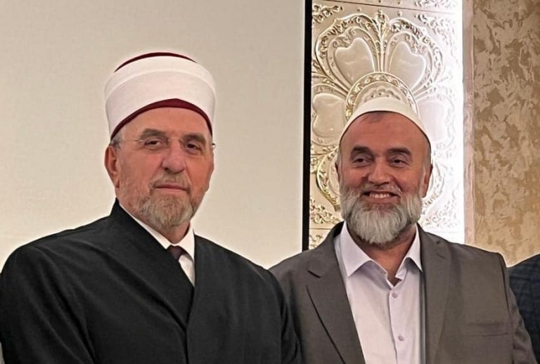 “Këtë veturë është dashtë me ma bo dhuratë Tërnava, jo xhemati”-Hoxha nga Prizreni kërkon një “Jeep” nga myftiu