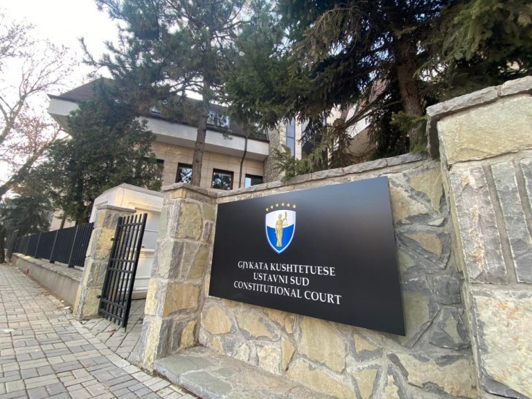 Kushtetuesja: Zgjedhja e kryetarit të Kuvendit të bëhet me votim të hapur dhe me pjesëmarrjen e të gjithë deputetëve