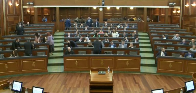 KDI: Kuvendi përmbushi 13% të planit legjislativ, deputetët shpesh u regjistruan veç për mëditje