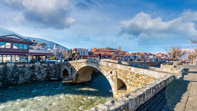 Sot mot i vranët dhe me diell, temperaturat deri në 17 gradë