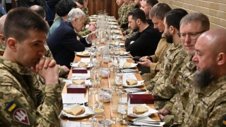 Zelensky bën iftar me ushtarët myslimanë të Ukrainës