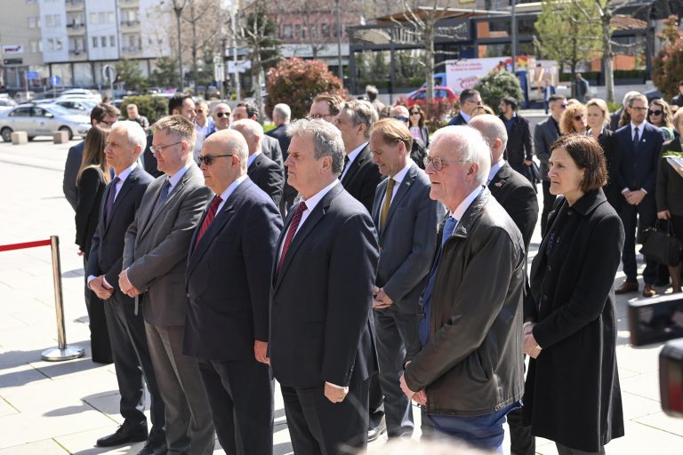 Ambasada e ShBA-së: Gjetja e përgjigjeve për familjet e të zhdukurve duhet të jetë prioritet