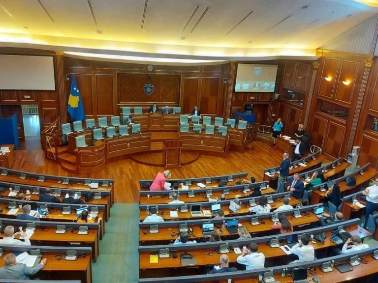 KDI-ja kritikon Kuvendin: Të ndëshkohen deputetët për mospjesëmarrje në seanca