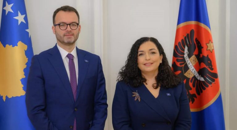 Vela: Vuçiqi po e shkel Marrëveshjen e Ohrit, sanksionet duhet të pasojnë