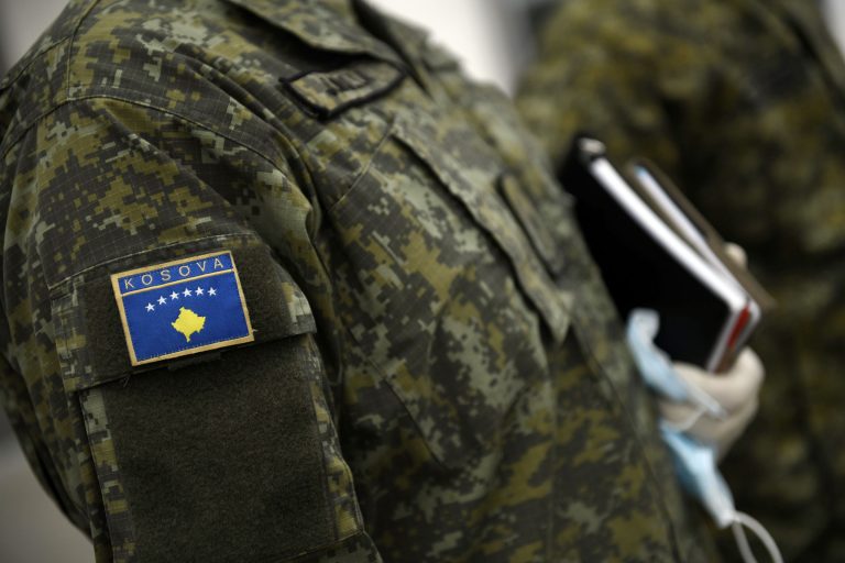 Ministria e Mbrojtjes shpall konkurs për rekrutimin e kadetëve të rinj