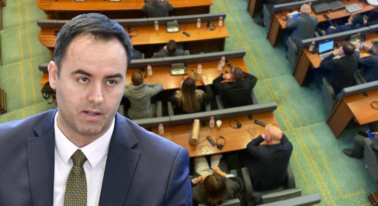 U kthyen veç sa për të mos humbur mandatin, Konjufca kërkon që deputetëve të Listës Serbe t’u hiqet mëditja