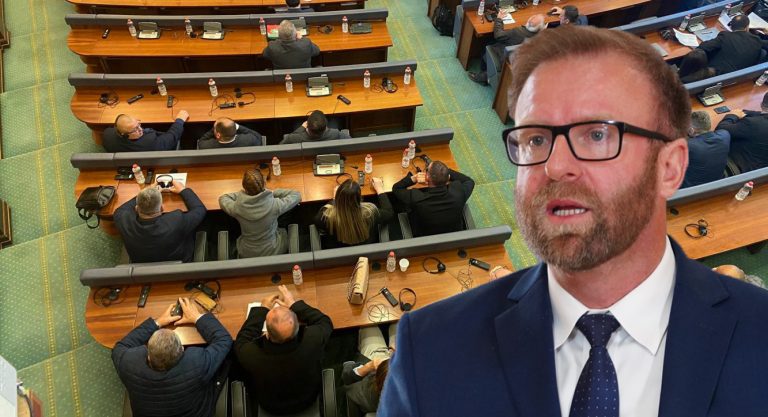 “A po doni t’ia shtini flakën naj kerri” – Haki Abazi i drejtohet me akuza deputetit të pavarur