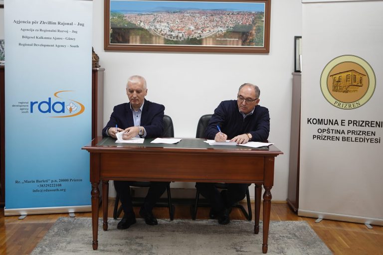 Komuna e Prizrenit nënshkruan memorandum bashkëpunimi me OJQ “Agjencia për Zhvillim Rajonal Jug”