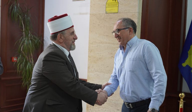 Takohen Totaj e Tërnava, biseduan për mundësinë e rivarrimit të eshtrave të Ymer Prizrenit