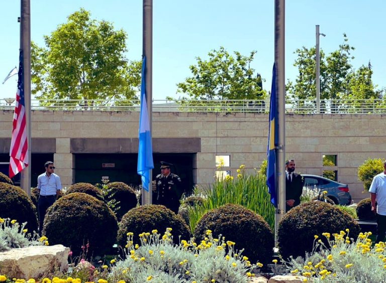 Flamuri i Kosovës ngritet në Jerusalem në 75 vjetorin e Izraelit