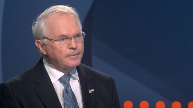 Hill: Mund të mos ketë përparim në çdo takim, por në fund do ta kemi Asociacionin