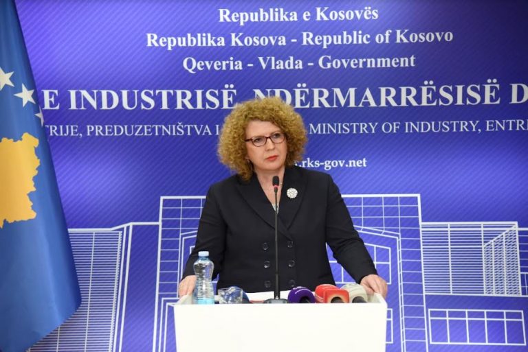 Hajdari nënshkruan vendimin për rregullimin e çmimeve të naftës