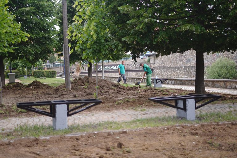 Fillon rregullimi i parqeve në zonën e Marashit