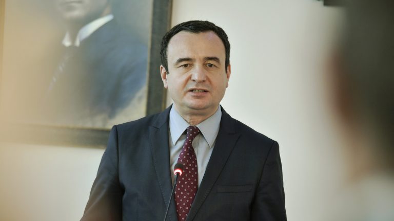 Kurti fton profesionistët e rinj nga diaspora të kontribuojnë në Kosovë