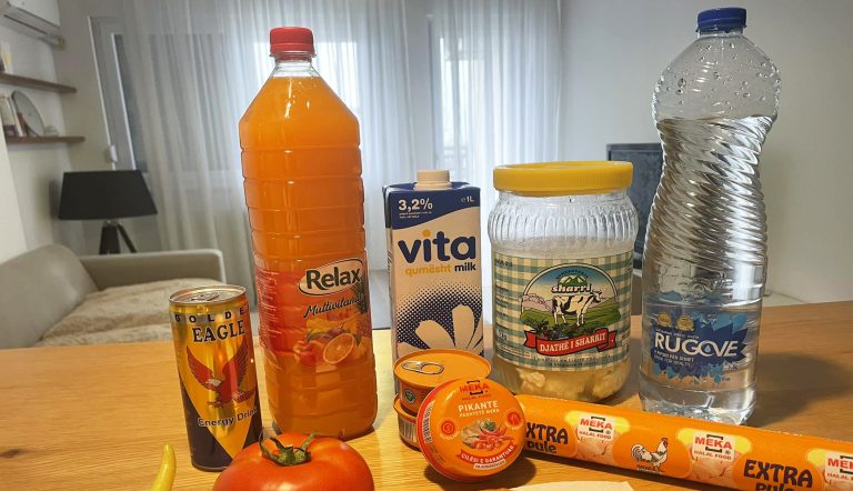 Prizrenasi tregon tavolinën e ushqimit të mbushur me produkte cilësore vendore
