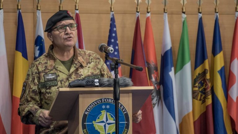 Komandanti i KFOR-it: Në Zveçan kishte njerëz profesionist të cilët me qëllim e kanë nxitur turmën e serbëve