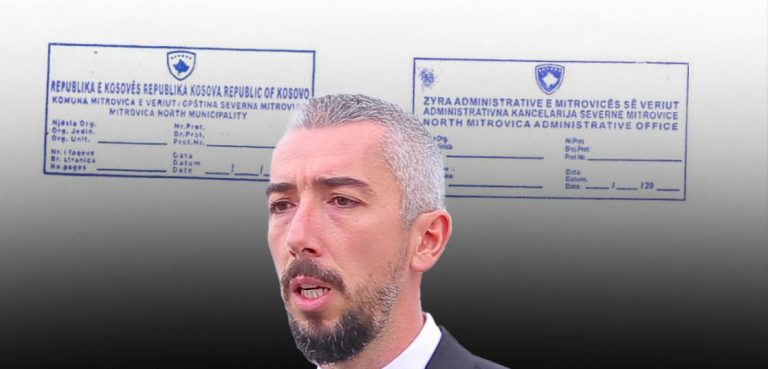 Atiq s’po ndalet, ndryshon vulën në Mitrovicën e Veriut nga “Zyra Administrative” në “Republika e Kosovës”