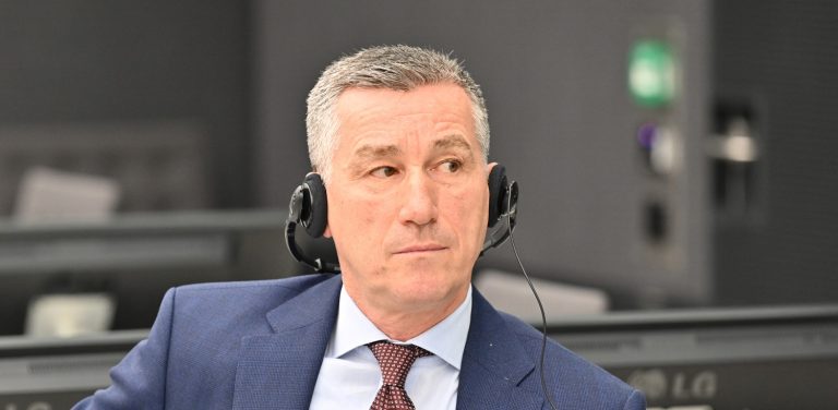 Avokatja Kerrie Ann Rowan i bashkohet ekipit mbrojtës të Kadri Veselit