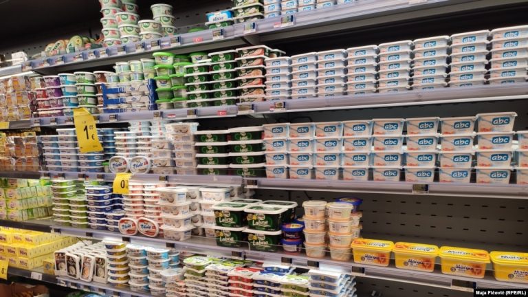 Dyqanet në veri të Kosovës pa produkte të Serbisë