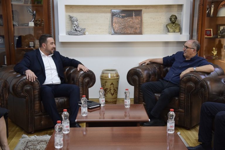 Kryetari Totaj takon Rektorin e Universitetit “Ukshin Hoti”, Mentor Alishani