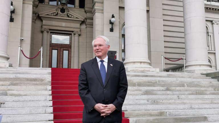 Hill: Sanksionimi i Vulinit nuk nënkupton marrëdhënie më të këqija Serbi-SHBA