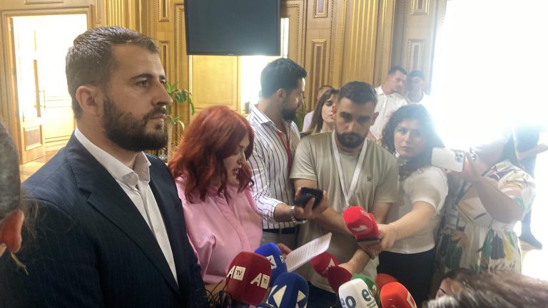 Lushtaku do t’i padis zëvendëkryeministrin Bislimi dhe ministrat Haxhiu e Murati