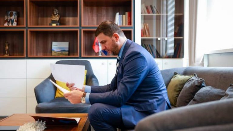 Memli Krasniqi në vizitë zyrtare në Paris dhe Bruksel