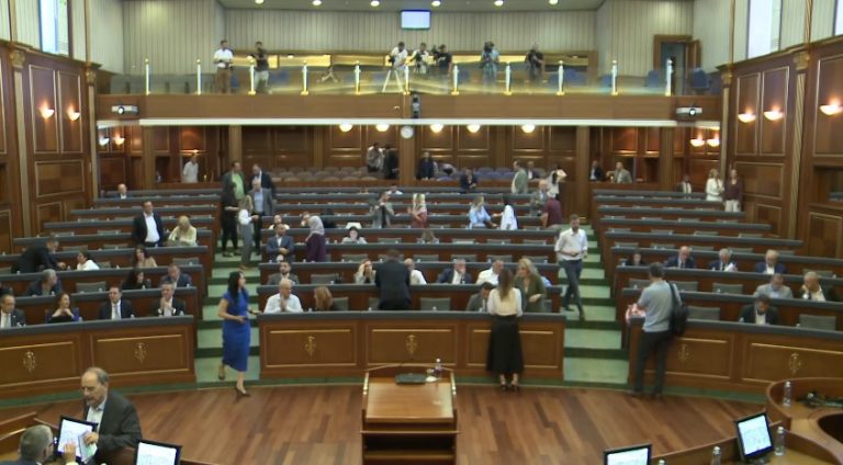 Rifillon seanca pas dhunës së sotme në parlament