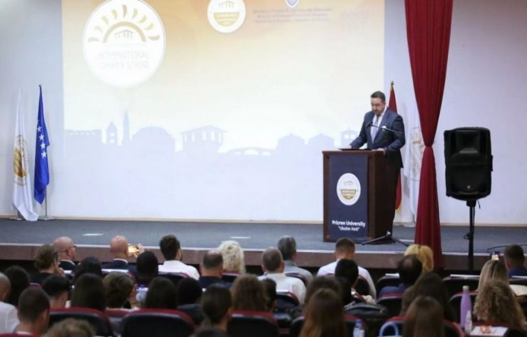 Mbahet ceremonia përmbyllëse e edicionit të dytë të Shkollës Verore në Universitetin “Ukshin Hoti”